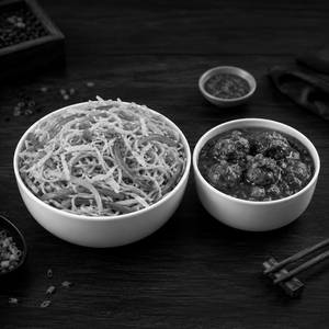 Veg Noodles with Manchurian [4 Pieces]