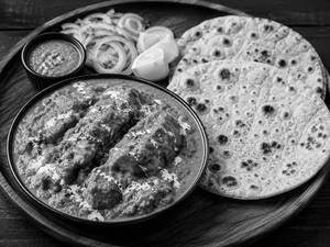 Masala Chaap + 2 Roti