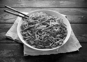 Veg Chilli Garlic Noodles [Half]