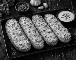 MAKHANI PANEER GARLIC BREAD [4 PIECES]