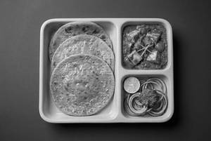 Kadhai Paneer Paratha Box