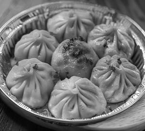Veg Smoked Momo(8 Pieces)