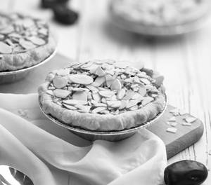 DATE AND ALMOND PIE