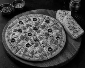 Mixed Veg Pizza [7 inches] With Garlic Bread