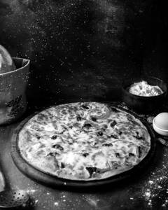 Black and white pizza [regular]