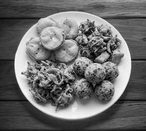 Mix Bhajiya [ 300 Grams]