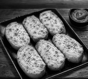 Cheese garlic delight