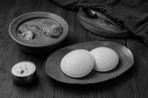 Idly (2 Pcs) With Meen Kuzhambu / Fish Curry