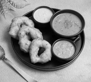 Vada [3 Pieces] With Sambhar And Chutney [Serves 1]