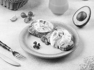 Avocado Toast With Poached Eggs