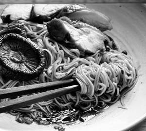 Shitake Chilli Mountain  Noodles [Spicy Mountain Chillies,Shitake Mushrooms,Sichuan Peppers]