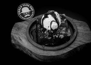 Urban Sizzler Brownie With Vanilla Scoop