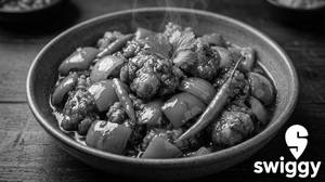 Kolkata Chilli Chicken (Semi Gravy)