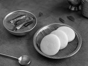 Idly With Fish Curry (mathi Fish)