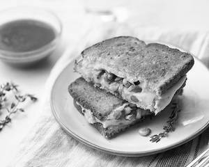 Peri Peri Cheese Burst Sandwich