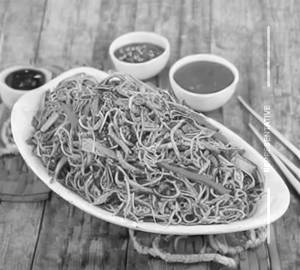 Schezwan hakka noodles  [chicken]