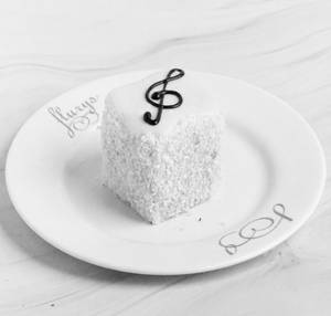 Vanilla Cube Pastry