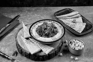 Hummus With Bhuna Chicken
