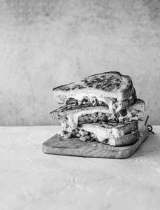 Tandoor Garlic Cheese Burst Sandwich