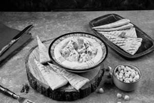 Hummus With Afghani Chicken