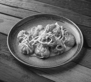 Veg Momos in Gravy [8 Pieces]