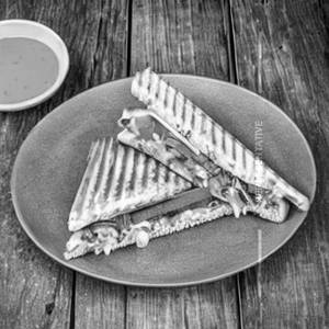 Grilled Cheesy Veg Sandwich