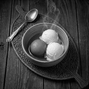 Gulab Jamun With Ice Cream