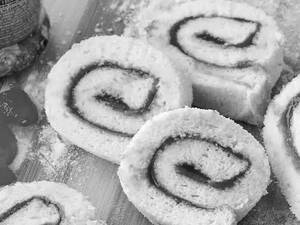 Jam roll cake