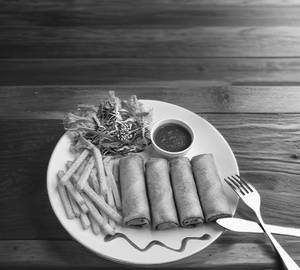 Veg Spring Roll - 4 Nos