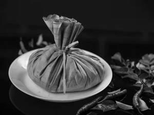 Kizhi Parotta Chicken