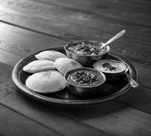 Idli [4 Pieces]+Sambar+Satni
