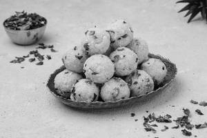Rava Laddu