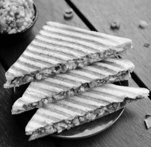 Spicy Paneer Sandwich (2Pcs.)
