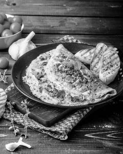 Cheese Omelette With Garlic Bread