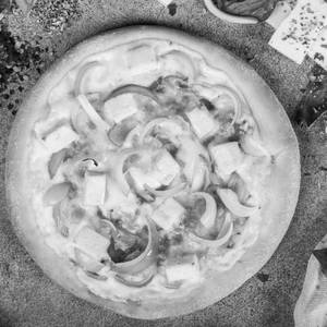 8" Creamy Paneer & Onion Pizza