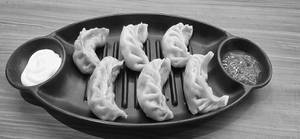 Veg Momo { 6 Pcs }