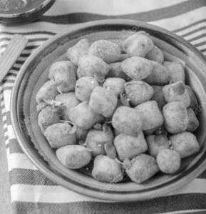 Chilli garlic potato shorts