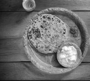 Desi Aloo Paratha 2Pcs + Curd