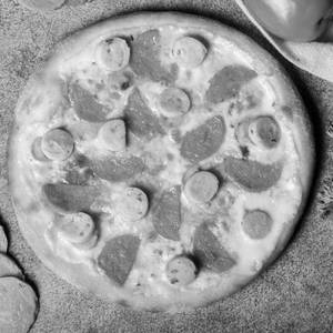 8" Creamy Chicken Sausages & Pepperoni Pizza