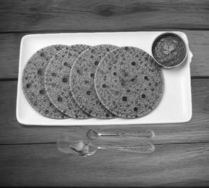 4 Masala Thepla With Sauce
