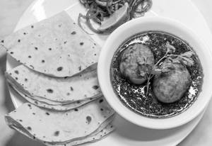 Anda Curry (1 egg)+ Roomali Roti (2 pieces)