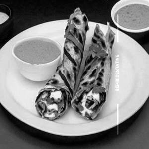 Egg chiken haryali tikka roll