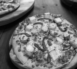 Paneer makhani pizza