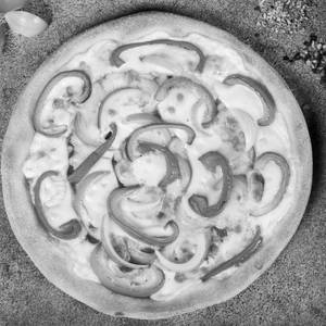 8" Creamy Onion & Capsicum Pizza