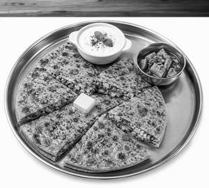 Butter Aloo Paneer Paratha With Dahi & Achar