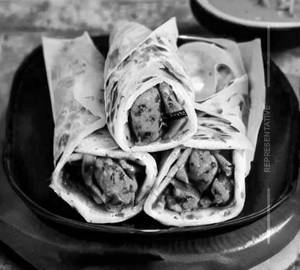 Egg chiken tikka roll