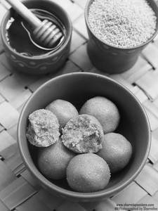 Thinai Laddu (150 Gm Or 5 Piece)