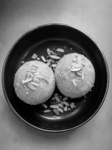 Special Gond Laddu (2 pieces)