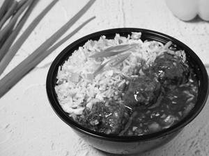 Full Hakka Noodles With Full Manchurian Gravy