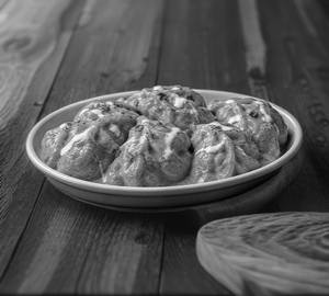 Gravy Momos 8 Pcs